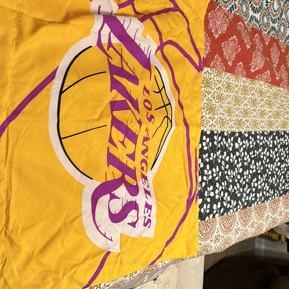 Lakers comforter and pillow sham set- like new - Picture 2 of 12